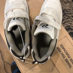 new size twelve tennis shoes 12