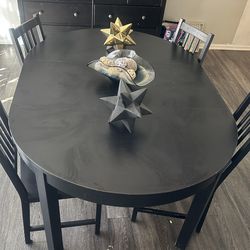 Ikea exbandable dining table with 4 chairs