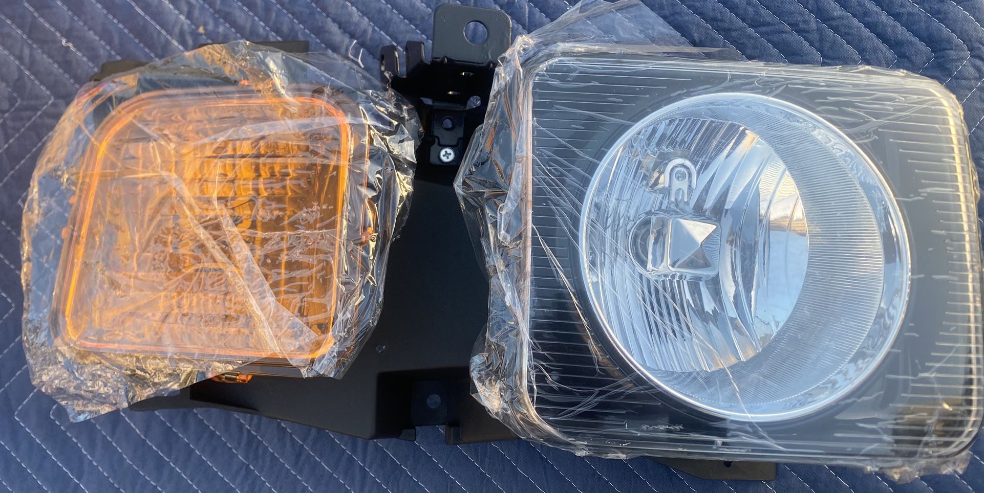 Left side Headlight For Hummer 2006-2010 H3 2009-2010 H3T HU(contact info removed) HU(contact info removed) Clear/Yellow Lens,