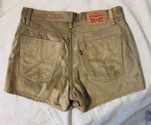 Suede tan Levi's shorts NWT size 29