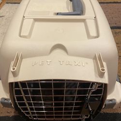  Traditional Plastic Dog Kennel/ Carrier 