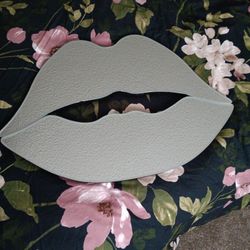 Lips Mirror
