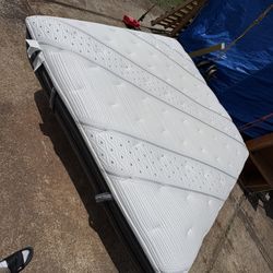 Beautyrest Black King Size Mattress 