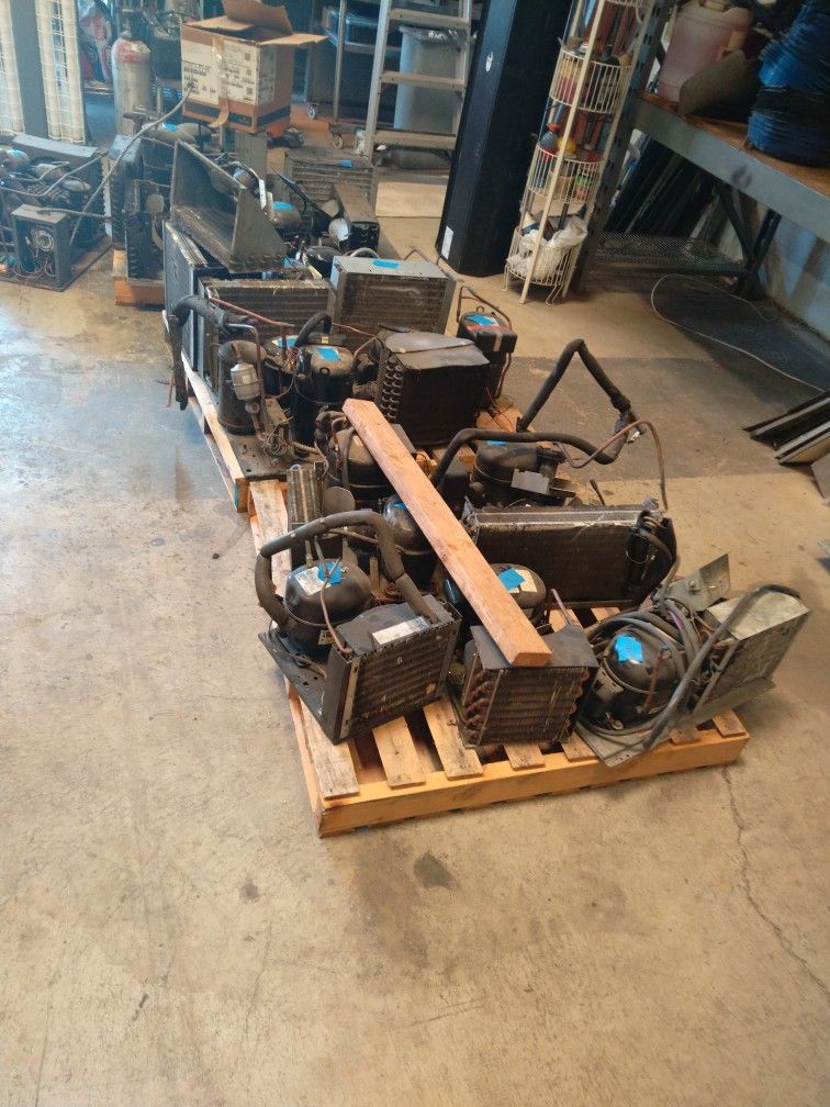 Condenser 115v 220v. Compressors And Fans