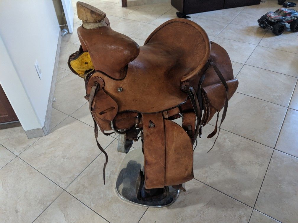 Horse Saddle 18"