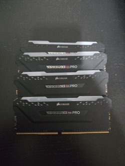32gb 4 sticks (8gb) ddr Corsair Vengance rgb Pro