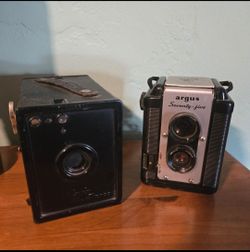 Too awesome Decor pieces or actual real working cameras from yesteryear