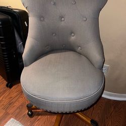 Beautiful desk chair in excellent condition