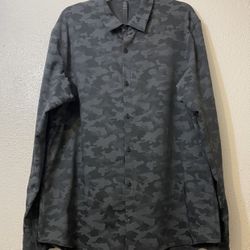 Lululemon Men’s Long Sleeves Shirt.