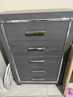 Signature Design by Ashley Lodanna Fully Assembled Gray 5 Drawer Chest