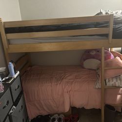 Bunk beds clean and great condition