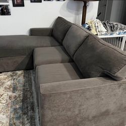 Mathers Living Spaces Gray 92” Sectional Sofa with Reversible Chaise