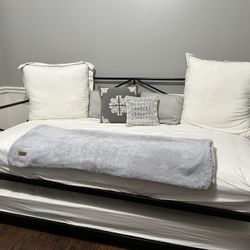 Twin Size Day Bed 
