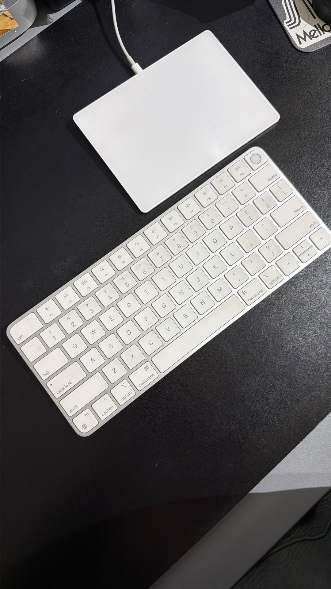 Apple Wireless Magic Keyboard (Lightning Port) with Touch ID for Mac models with Apple silicon - Silver/White