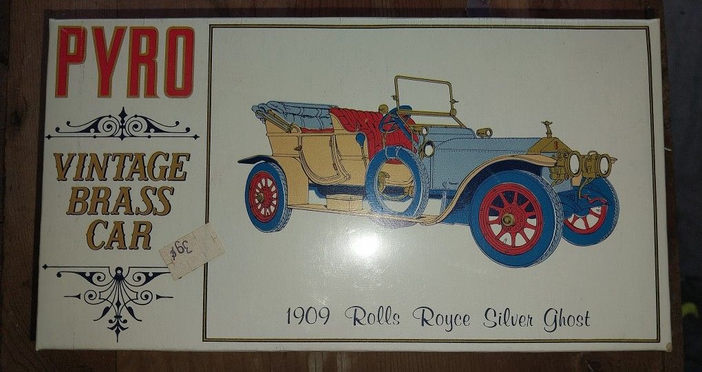 Vintage 1/32 Scale Original Issue Pyro 1909 Rolls Royce Silver Ghost Plastic Model Kit - #C456-125 sealed box