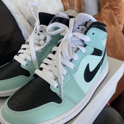 Air Jordan 1 Mid