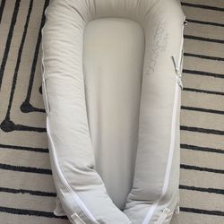 Dock A Tot Luxe - Light Gray Infant Pillow Bed