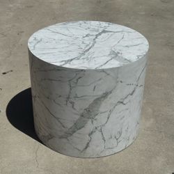 Retail display pedestal marble pattern