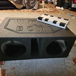 12in subwoofer q bomb box only 150 obo