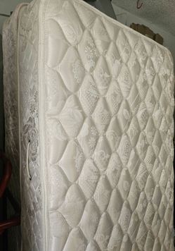 Twin mattress and boxspring