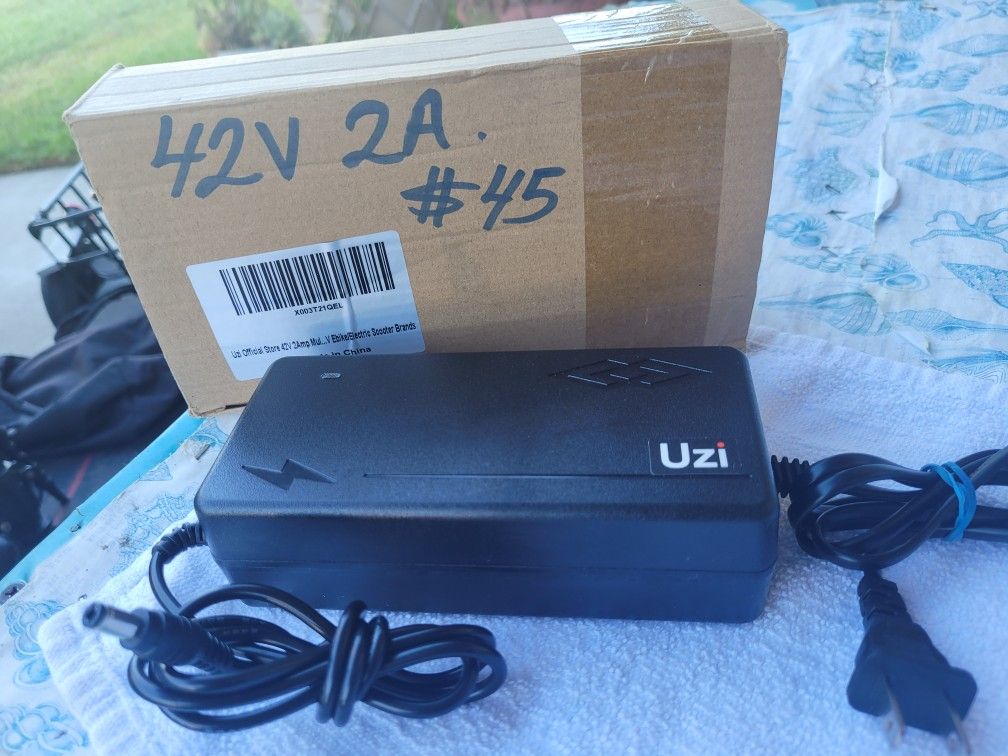 42. V. SCOOTER CHARGER NEW