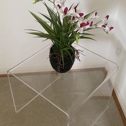 Acrylic/Plastic - End table (18”w x 18”x 16” h)