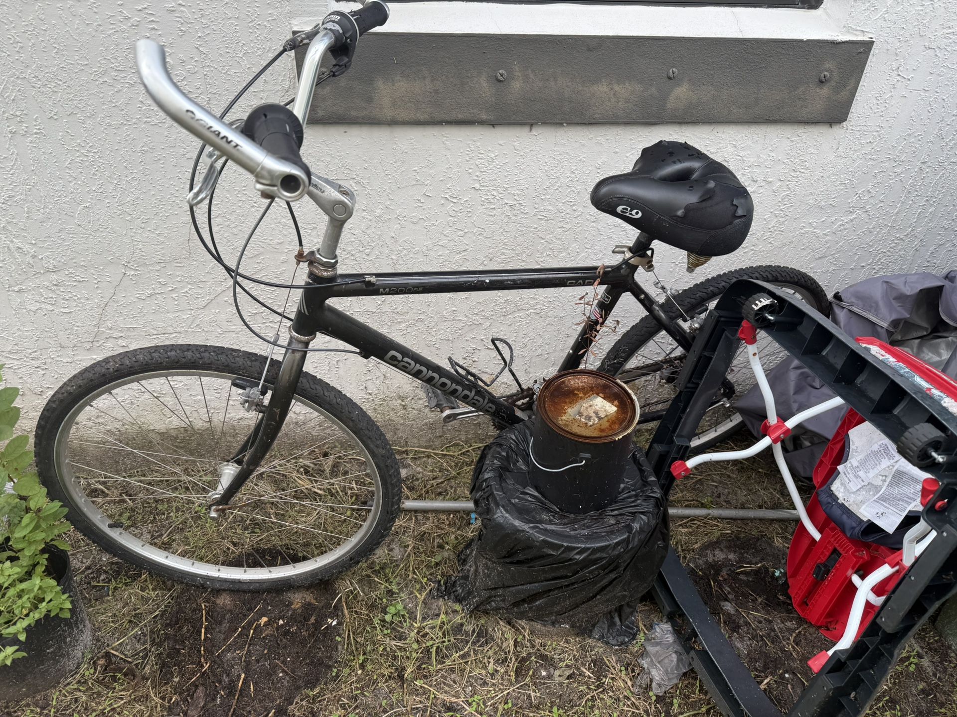 Cannondale M2000 mountain bike.