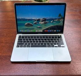 2020 13 inch MacBook Pro- i5 - 8gb ram - 256gb ssd