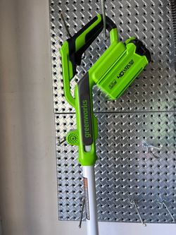 Green works 40 volt Weedeater with battery and charger