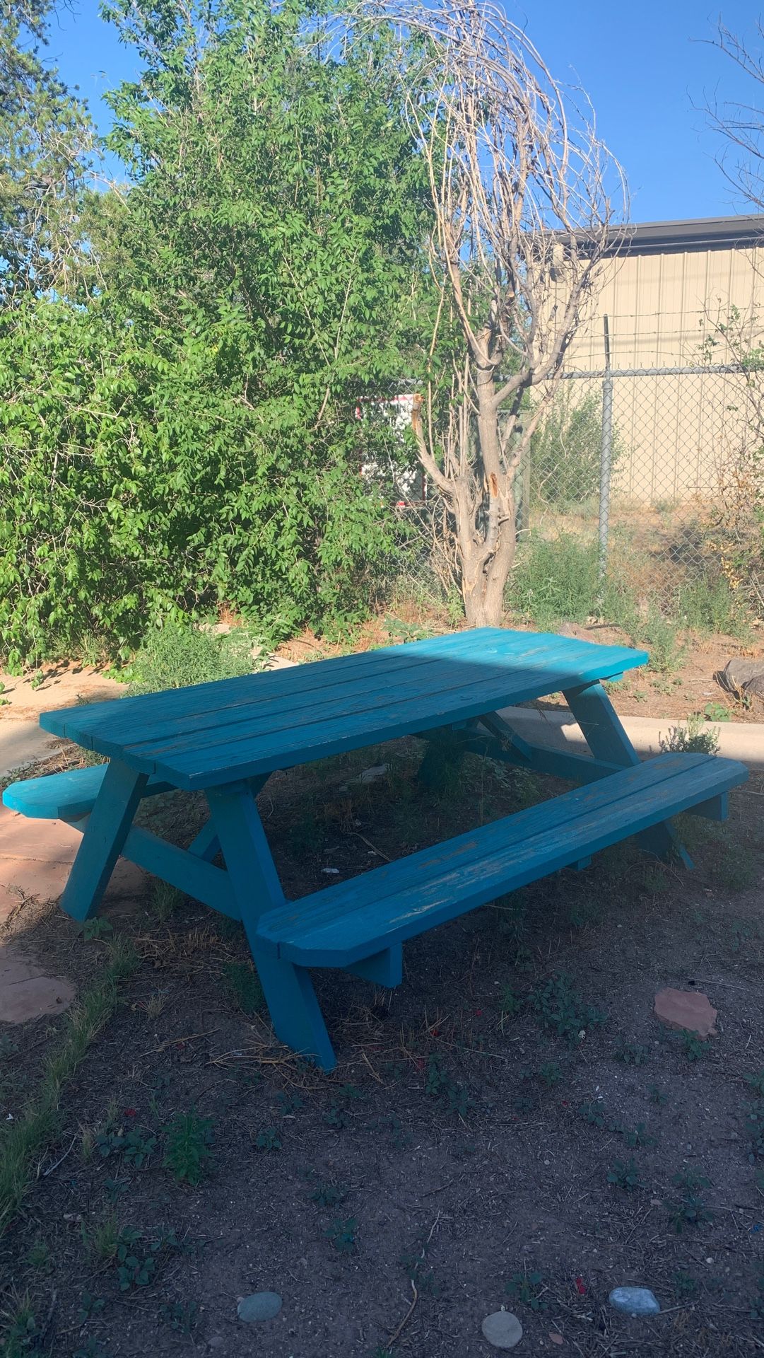 Very nice picnic table $60 obo needs to be gone today in next few hours I’m moving.