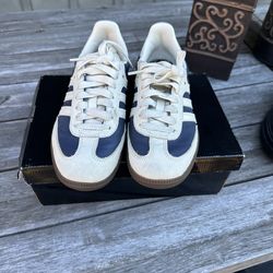 Women’s Adidas Samba Sneakers- Size 7– Navy Blue & Cream – Gum Sole – Classic Style