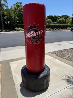 Century Wavemaster XXL Punching Bag w/ Base – Great Condition