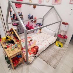 Little Seed Twin House Bed