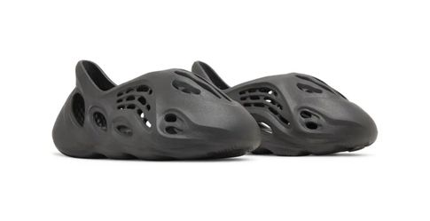 Black Yeezy foam runners