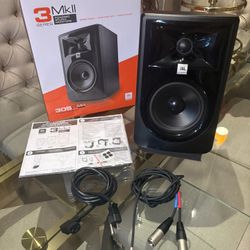 JBL Professional 305PMkII 5-Inch 2-Way Powered, Active Monitor Speaker for Near Field Music Production, Studio Monitor, Desktop Computer, Hi-Fi Audio.