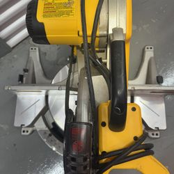 DEWALT 15 Amp Corded 12 in. Double-Bevel Compound Miter Saw with Cutline. 300?$$ Or Best Offer 