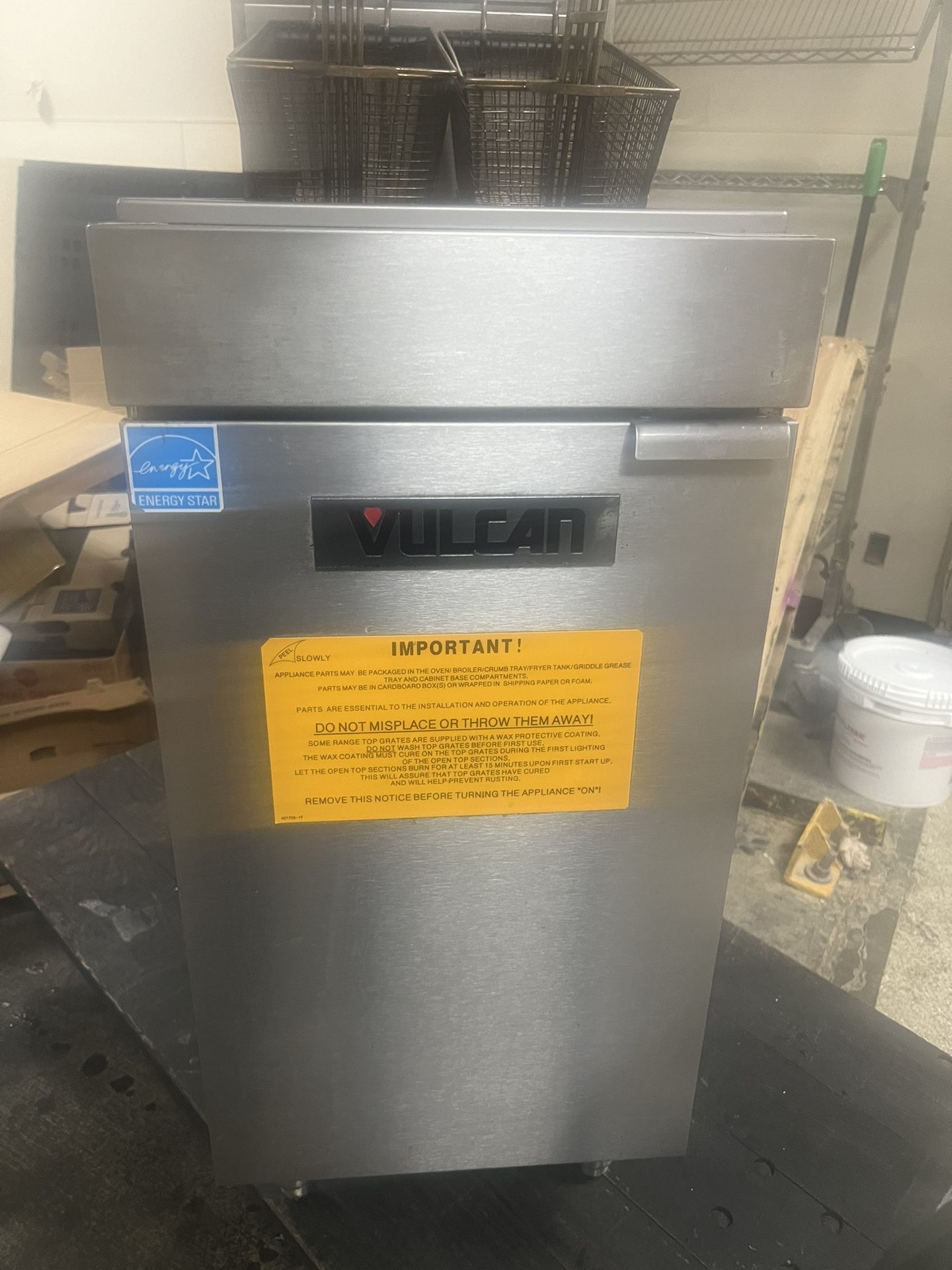 Vulcan 1VEG35M-1 Natural Gas 35-40 lb. Floor Fryer with Millivolt Controls - 70,000 BTU