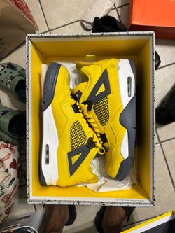 Jordan 4 ‘Lightning’ 