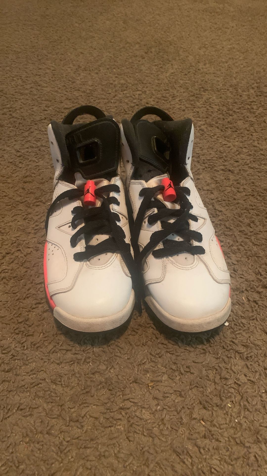 White Jordan’s size 6