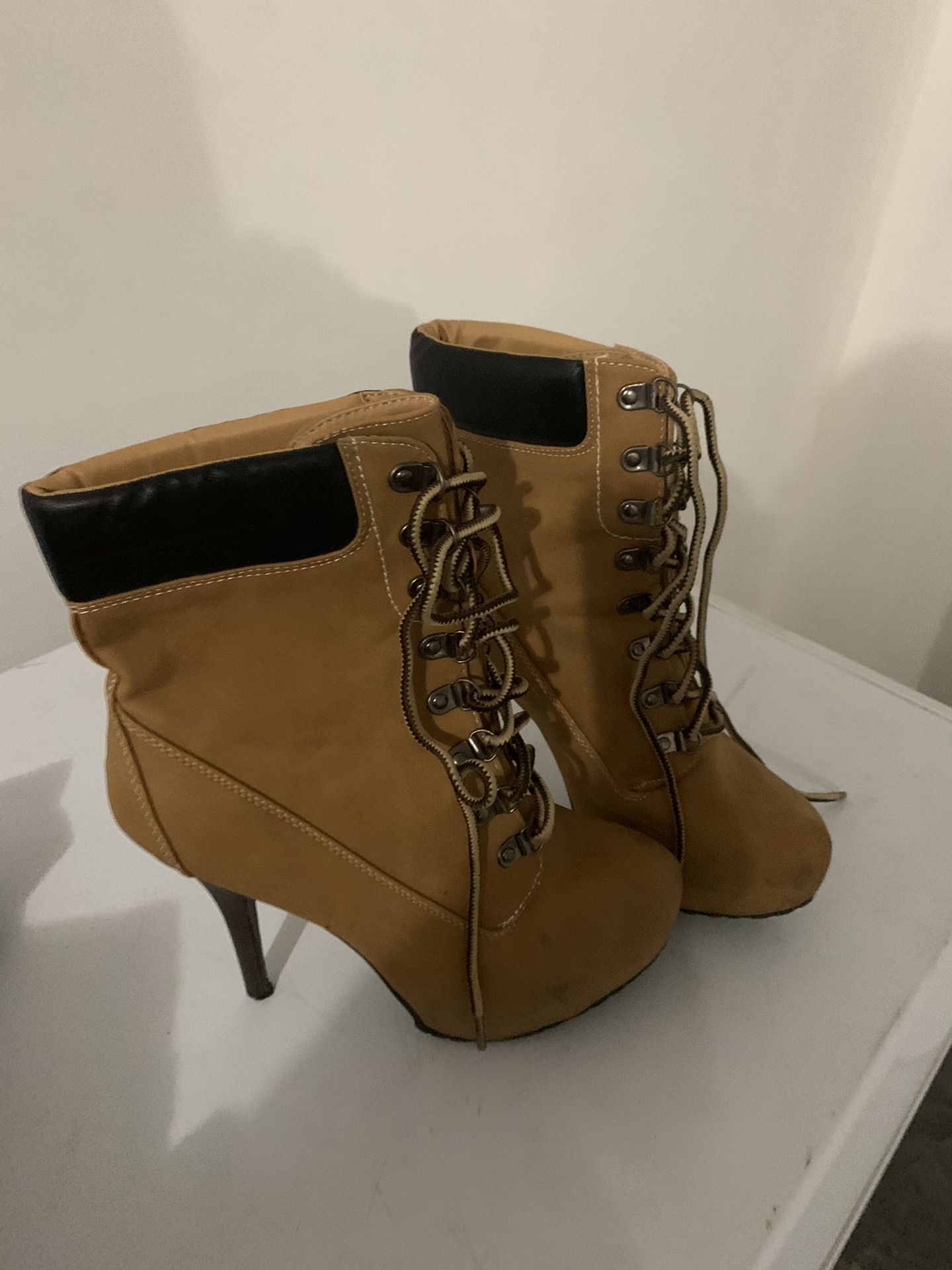 Women’s heel boots