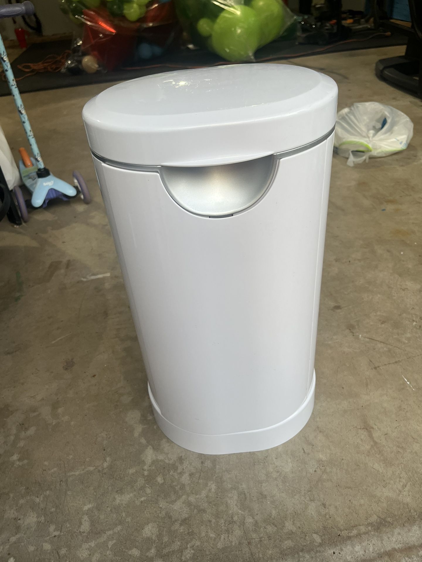Diaper genie white