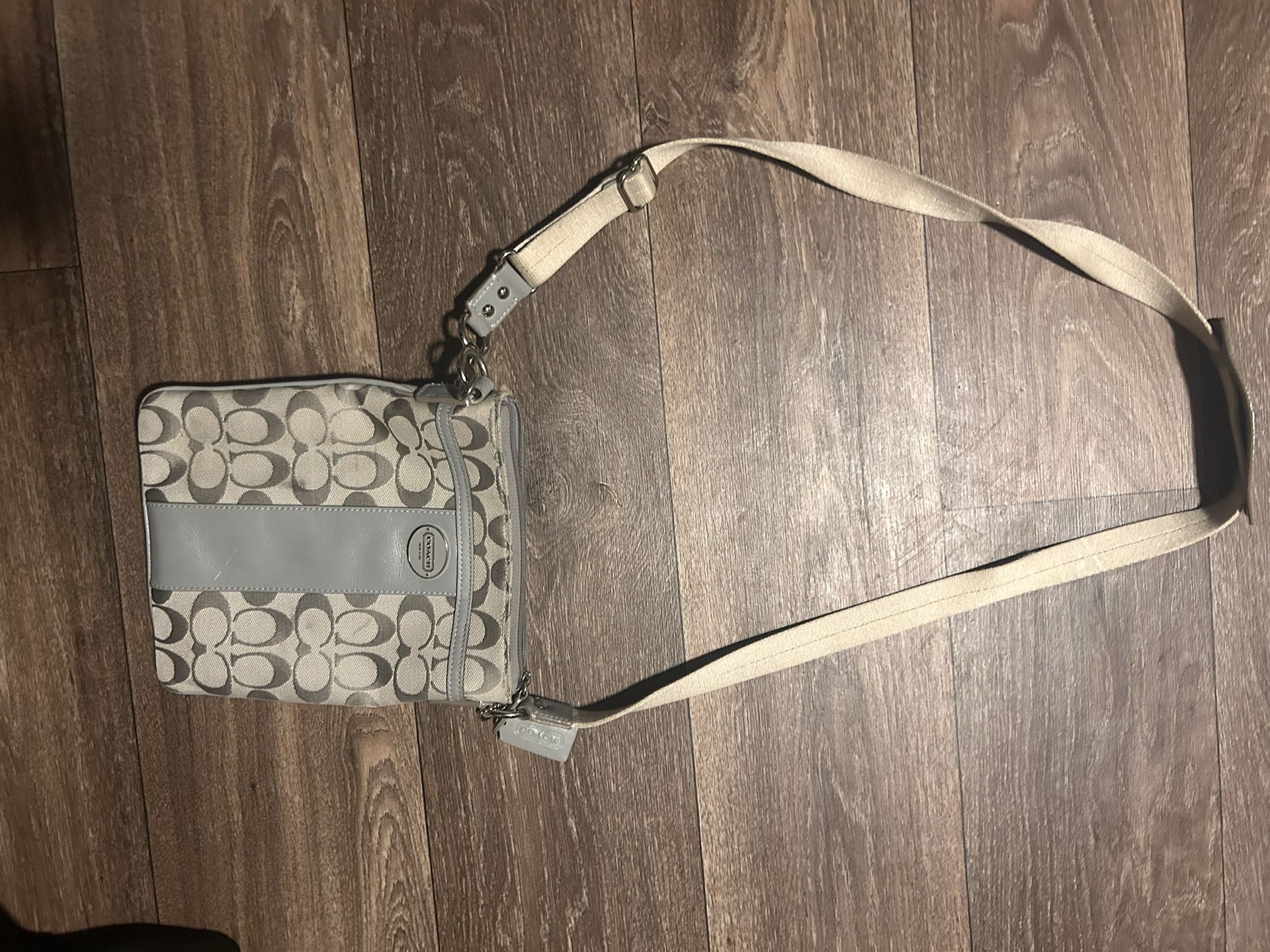 Woman cross body bag coach