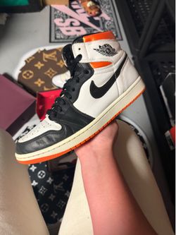 Jordan 1 High Electrco Orange SIZE 10.5 USED