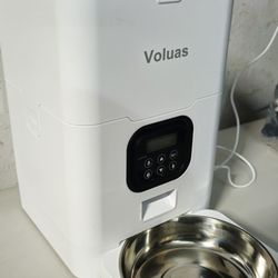 Pet Feeder For Cats And Dogs Schedule And Program Different Feeding Schedules With This Device