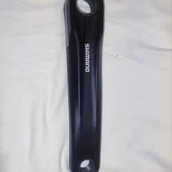 Shimano FC-MT210/MT300. 
Longitud: La biela mide 175 mm, una medida estándar c