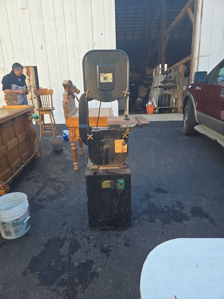 14" Vertical Wood Cutting Bandsaw