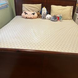 King Bed Frame + Headboard + Organic Avocado Mattress - Firm - Great Condition 