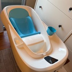 4moms Cleanwater Tub, 3-in-1 Grow-with-Me Baby Bathtub with Digital Thermometer for Newborns to Toddlers