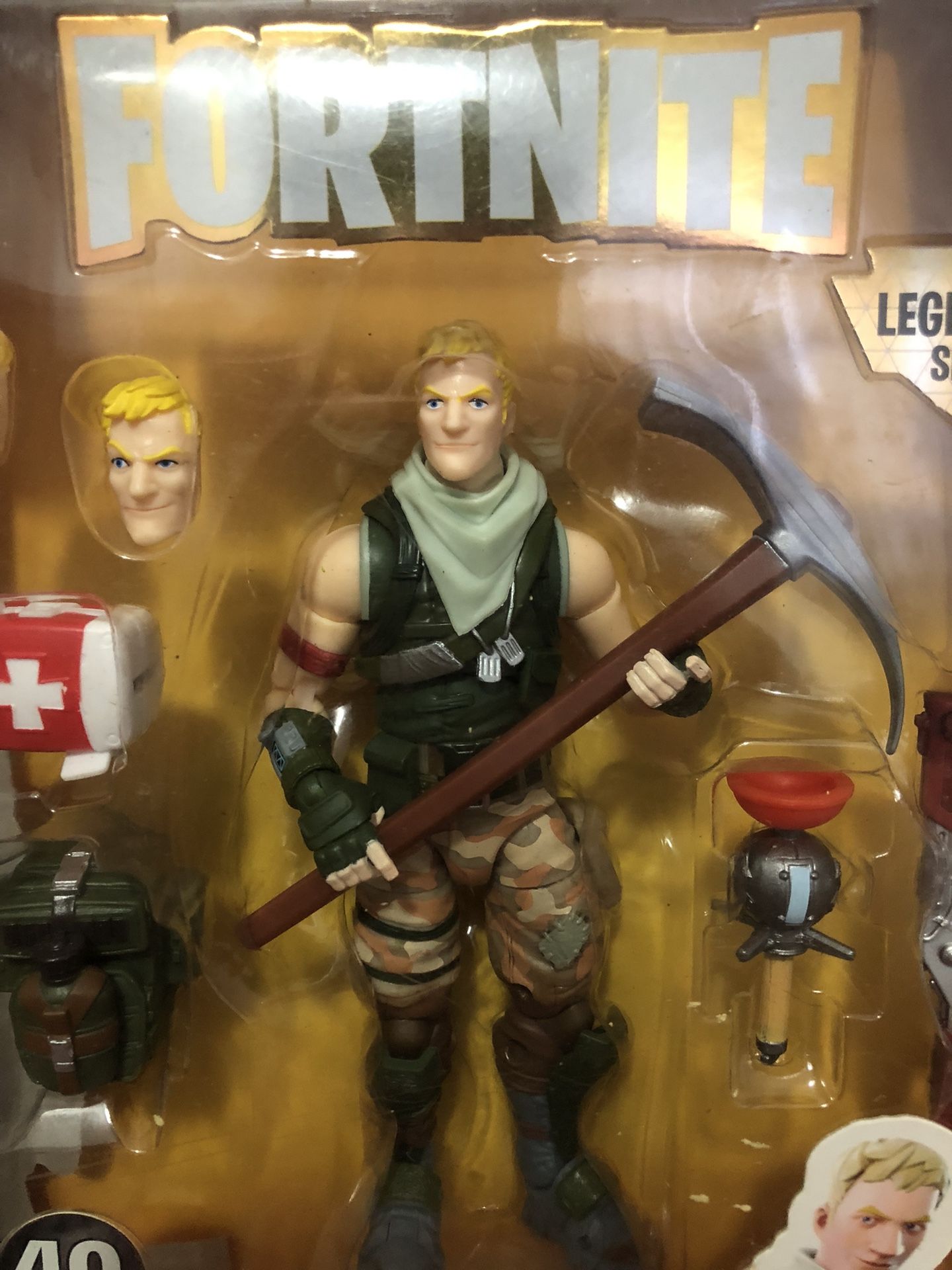 Mini Figura 6 Cm - Jonesy - Fortnite - Sunny - D'Or Mais Saúde