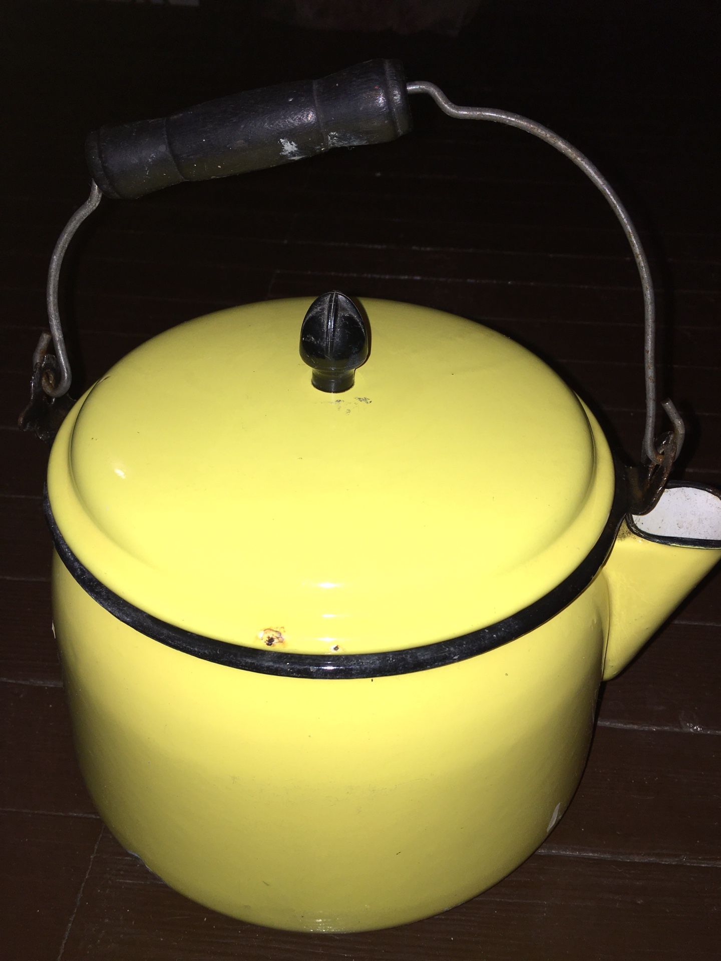 Large Yellow Vintage Enamelware TeaPot / Kettle